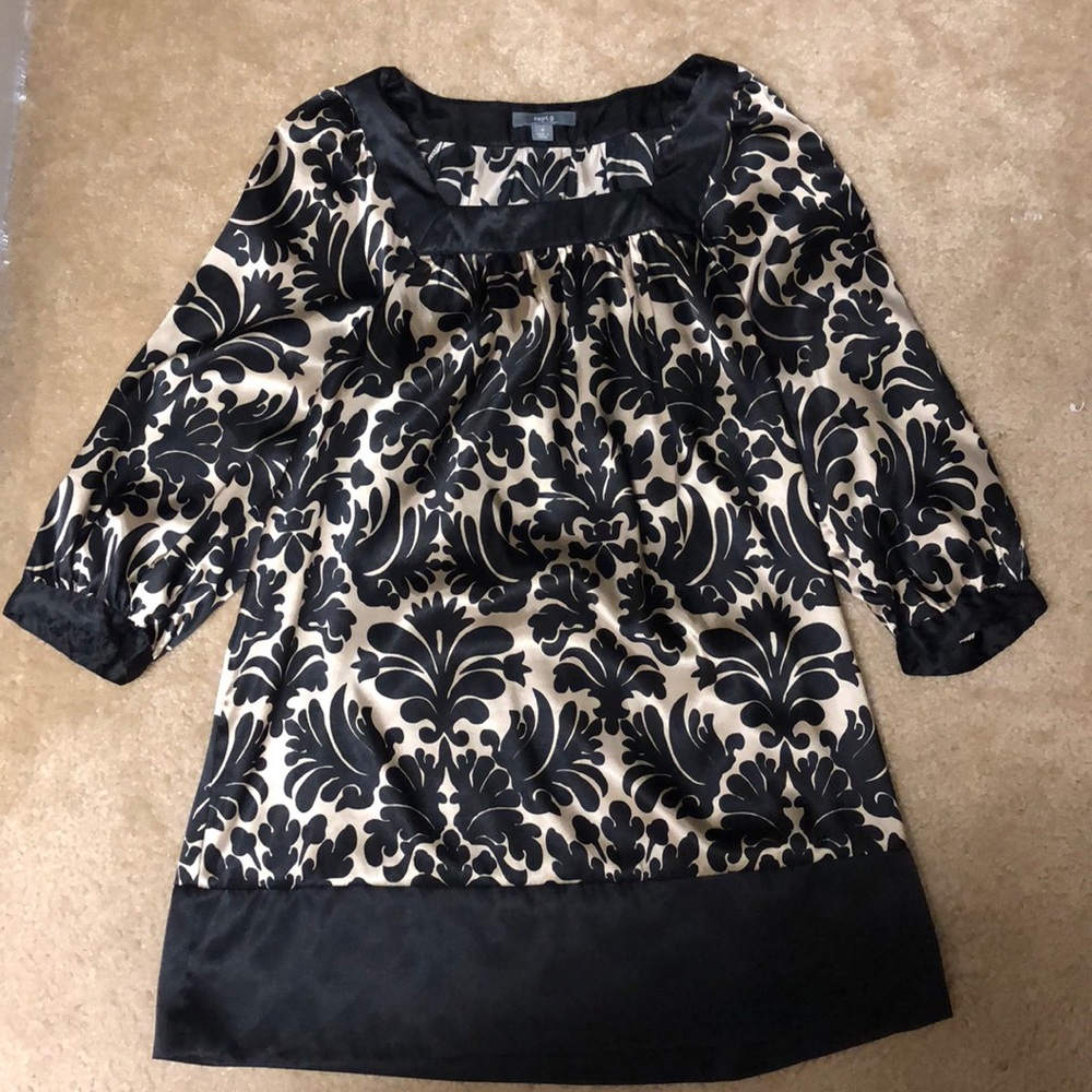 Beautiful damask pattern tunic